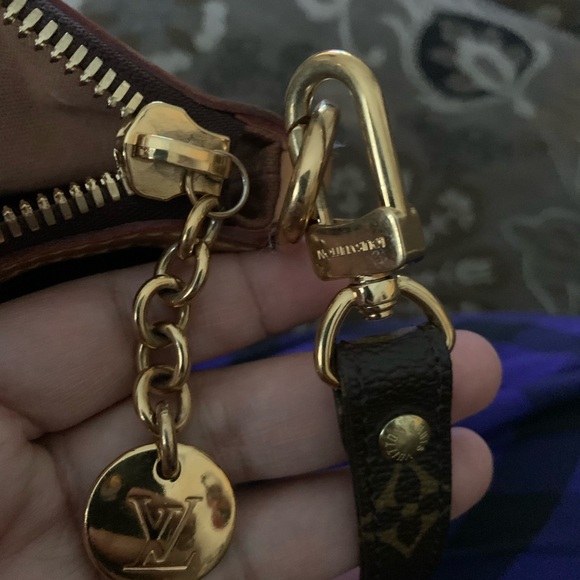 Louis Vuitton Brown Tote Bag with Iconic Monogram Pattern - Picture 7 of 15